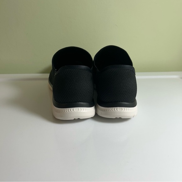 Skechers Women's 8 Wide Virtue Sleek Hands Free Slip-Ins Sneakers Black 104425W - Picture 5 of 12